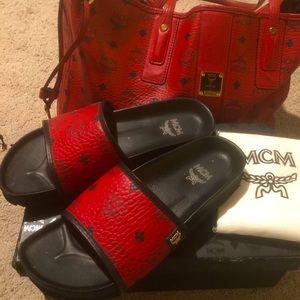 Women’s Slides